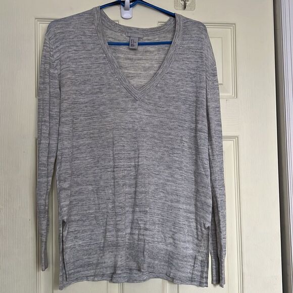 H&M V-Neck Long Sleeve Sweater - Picture 2 of 6